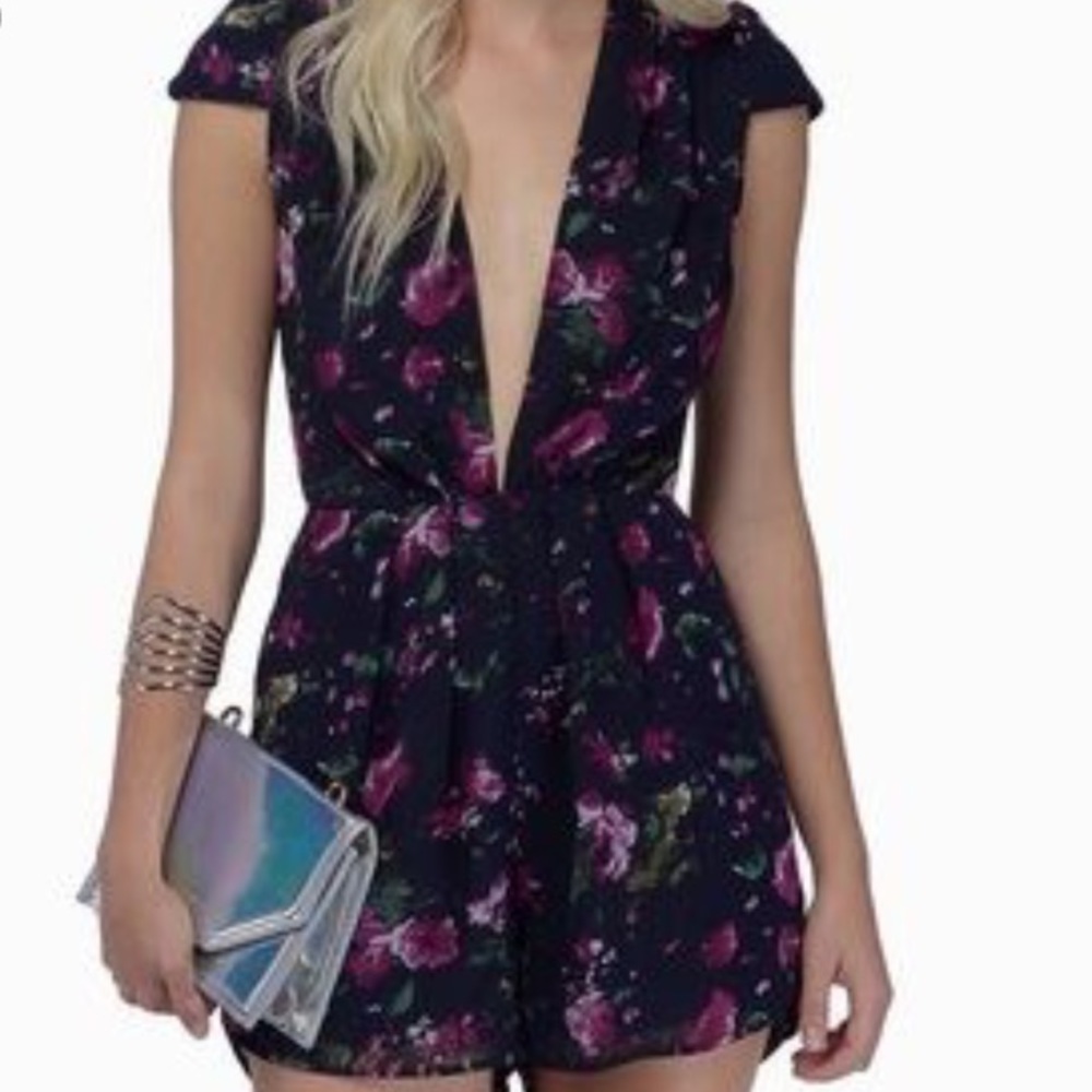 🌷 Tobi Garden Party Romper, size Medium 🌷